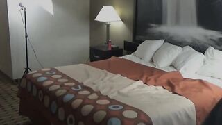 Junges Flittchen kommt um zu bumsen