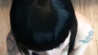 Tatowiertes Luder hat nur Bumsen im Kopf