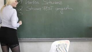 Realer Sexunterricht von sexy Lehrerin