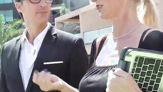 Sexy Maklerin uberzeugt den Kunden mit Sex