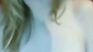 Stortittad svensk blond amatörbrud blir busig