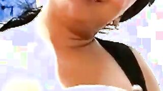 Feuriges Luder mit großen steifen Nippeln