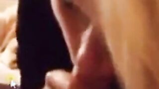 Blonde deutsche MILF liebt es, zu blasen und zu ficken