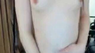 Pretty Babe Kissing And Fucking On Cam 2