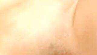 Madura latina se masturba en la oficina por webcam