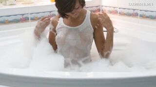 View her orgasm in the bathtub Sima Zasadilo