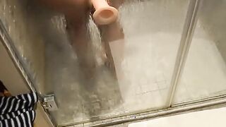 Shower Sex and Fingering in Prague with a Teen Babe