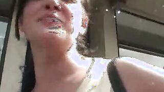Vollbusige Jolina zum Ficken abgeschleppt