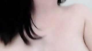 Big-Titted Milf Mellisa's Webcam Show