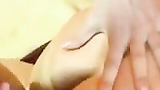 Gelangweilte Blondine sexuell befriedigt