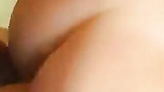 Gelangweilte Blondine sexuell befriedigt