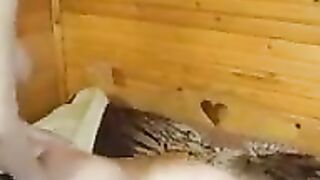 Gelangweilte Blondine sexuell befriedigt