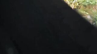 Haebsches Bikiniluder macht es im Freien