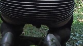 Crossdresser Coquin: Masturbation dans les Bois