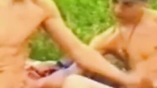 Twink Handjob auf der Wiese