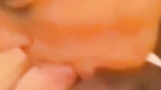 Twink Handjob auf der Wiese