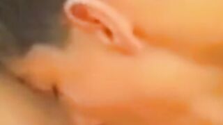 Twink Handjob auf der Wiese