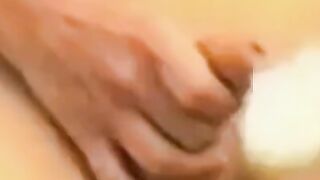 Twink Handjob auf der Wiese