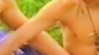 Twink Handjob auf der Wiese