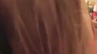 Heiße Amateur-Threesome-Action vor der Webcam