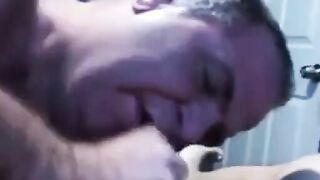 Maduro recibe una mamada de un oso amateur