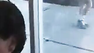 Ausgeflipptes Luder im Baero durchgevaagelt