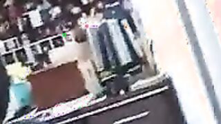 Ausgeflipptes Luder im Baero durchgevaagelt
