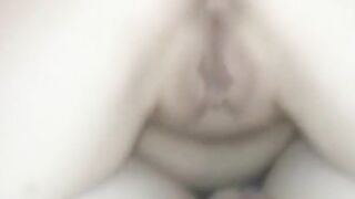 Eine junge dicktittige Schlampe gebumst