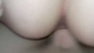Eine junge dicktittige Schlampe gebumst
