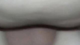 Eine junge dicktittige Schlampe gebumst