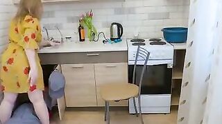 Handwerker bumst mich hart in der Kaeche