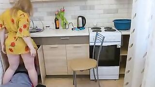 Handwerker bumst mich hart in der Kaeche