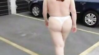Deutsche Amateurin mit großen Brustwarzen und großen Titten masturbiert im