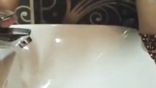 Bhabhi Ko bathroom Utha Utha Kar Choda Dewar Ne