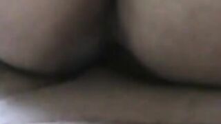 Osos maduros en la cama: follando sin condón