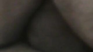 Osos maduros en la cama: follando sin condón