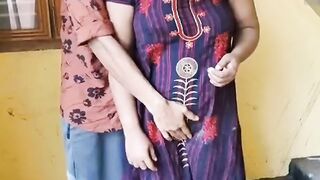 Desi Aunty ko Bete Ke Friend Ne Choda at Home