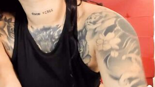 RoxanneJoyy Makes Her Pussy So Wet