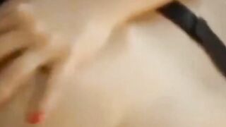 Heiße deutsche Brünette im POV-Blowjob mit Sperma auf den Titten