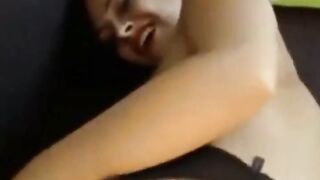 Heiße deutsche Brünette im POV-Blowjob mit Sperma auf den Titten