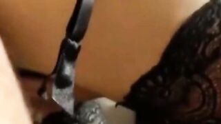 Heiße deutsche Brünette im POV-Blowjob mit Sperma auf den Titten