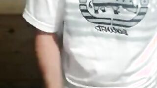 Nerdy Twink Cums on Cam