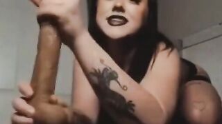Tatted Babe in Black Lipstick Gives Sloppy BJ