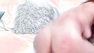 Sweet Babe Explores Self-Pleasure on toys