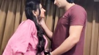 Dost ki wife ko paise dene ke bahane Bulaya aur Chud Diya