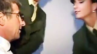 Deutscher Polizisten-Dreier-Blowjob