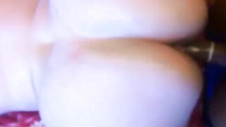 Deutscher PAWG mit großen Titten nimmt Schwanz aus der POV