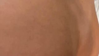 morena culona follada en la cocina por su compañero de piso se traga toda la leche ｜