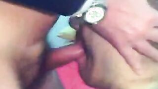 Amateur Maduro se Corre en la Boca de un Oso Tragón