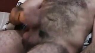 Peludo se pajea solo en casa